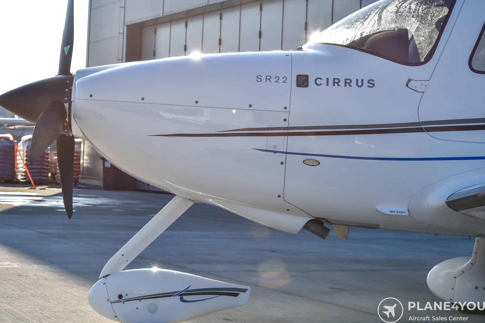 side view of cirrus aircraft